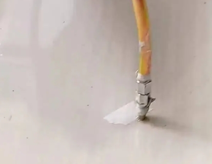 昔阳瓷砖空鼓维修公司专业解答在瓷砖铺贴过程中，如果使用的砂料过粗（如全部使用了粗砂），可能会导致以下问题