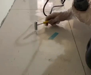 昔阳瓷砖开裂维修公司专业分享瓷砖在铺贴前如果没有沥干水分，将会导致以下问题